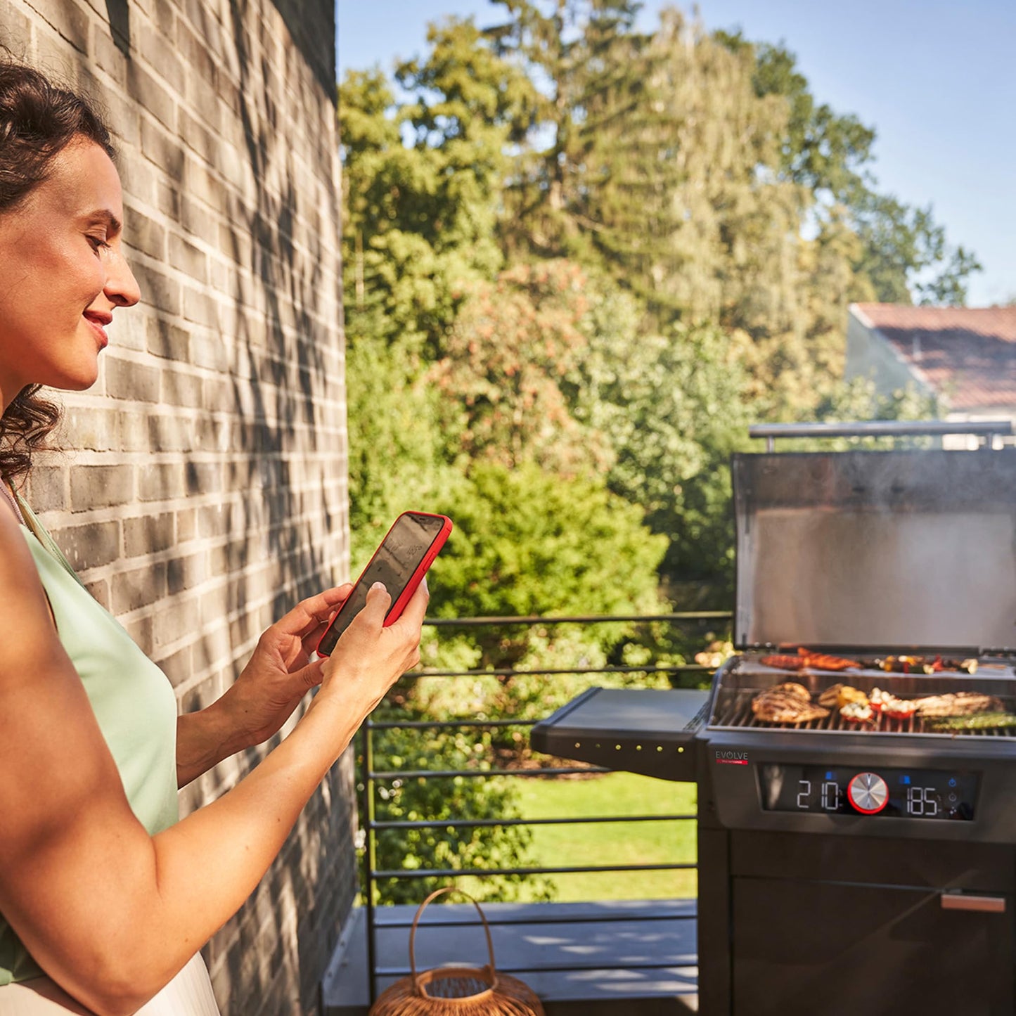 Char-Broil Barbacoa Eléctrica Evolve con E-Power, Control por Aplicación, 90-370°C, Función de Limpieza y Calor Preciso en Dos Zonas